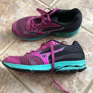 Mizuno Sneakers Like New!